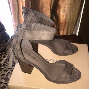 Sexy block heel sandal faux suede size 8.5 NWB